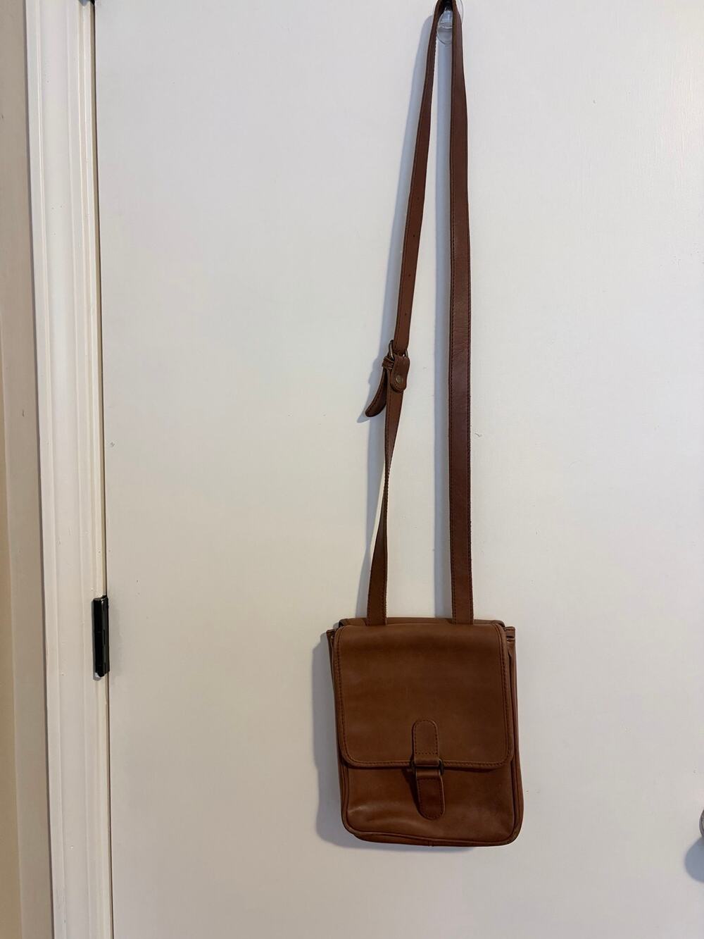Eddie Bauer Vintage Leather Crossbody Shoulder Bag Cognac Brown - Picture 1 of 5